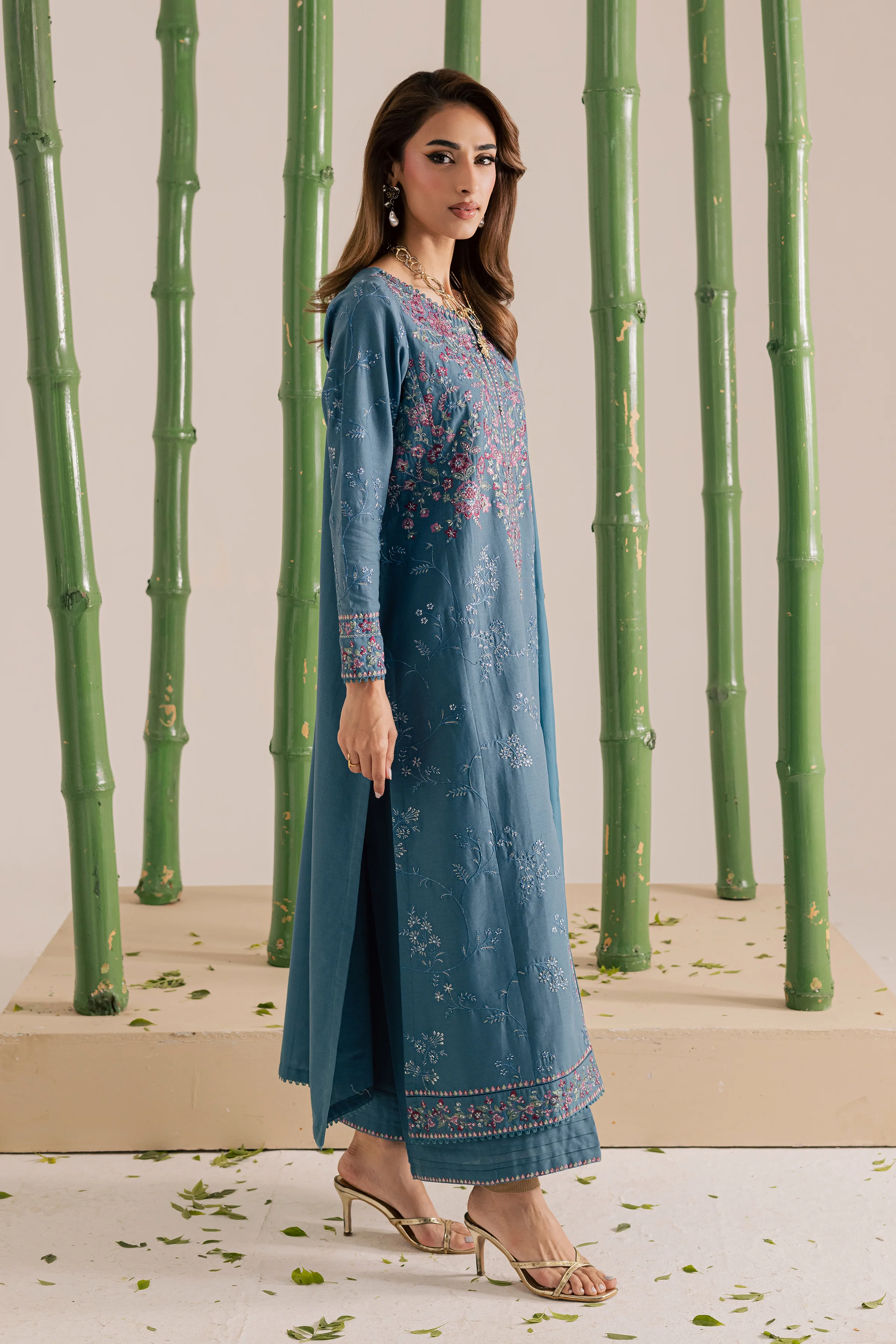 Blue Kaavish 3Pc - Embroidered Khaddar Dress - Image 5