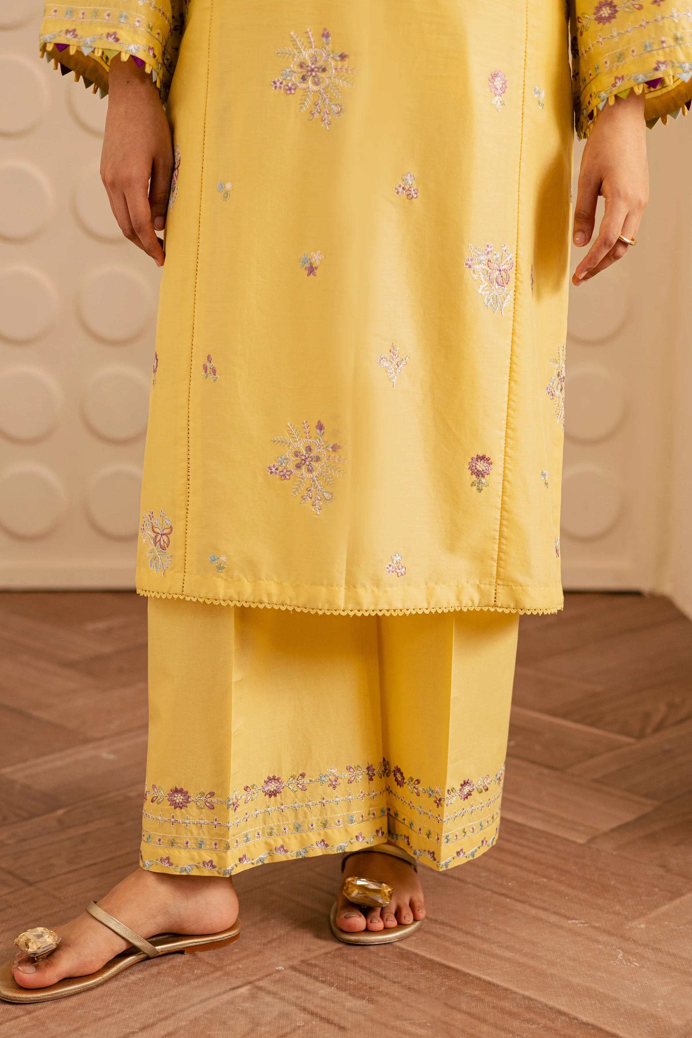 Daisy Dream 2Pc - Embroidered Lawn Pret - Image 7