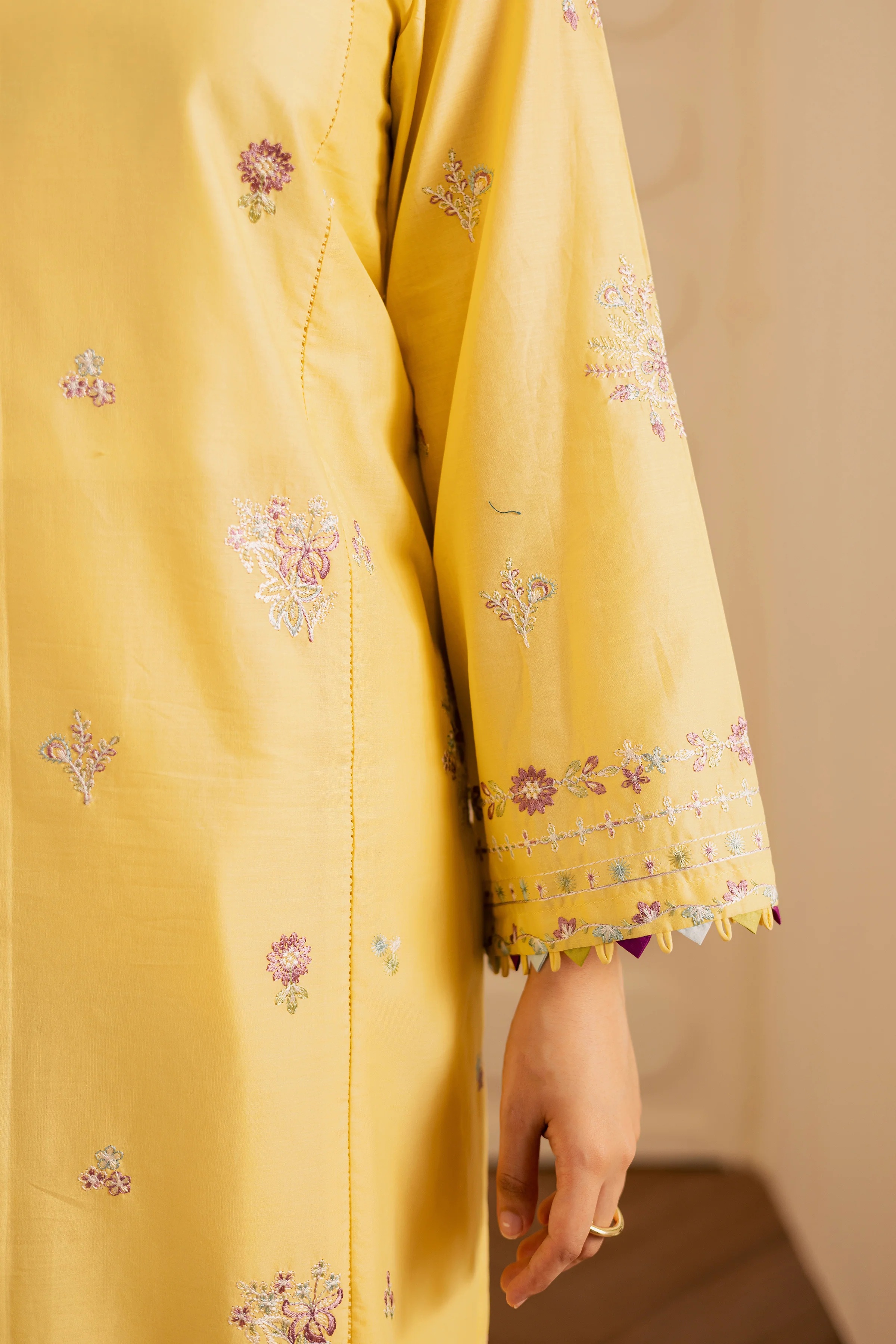Daisy Dream 2Pc - Embroidered Lawn Pret - Image 9