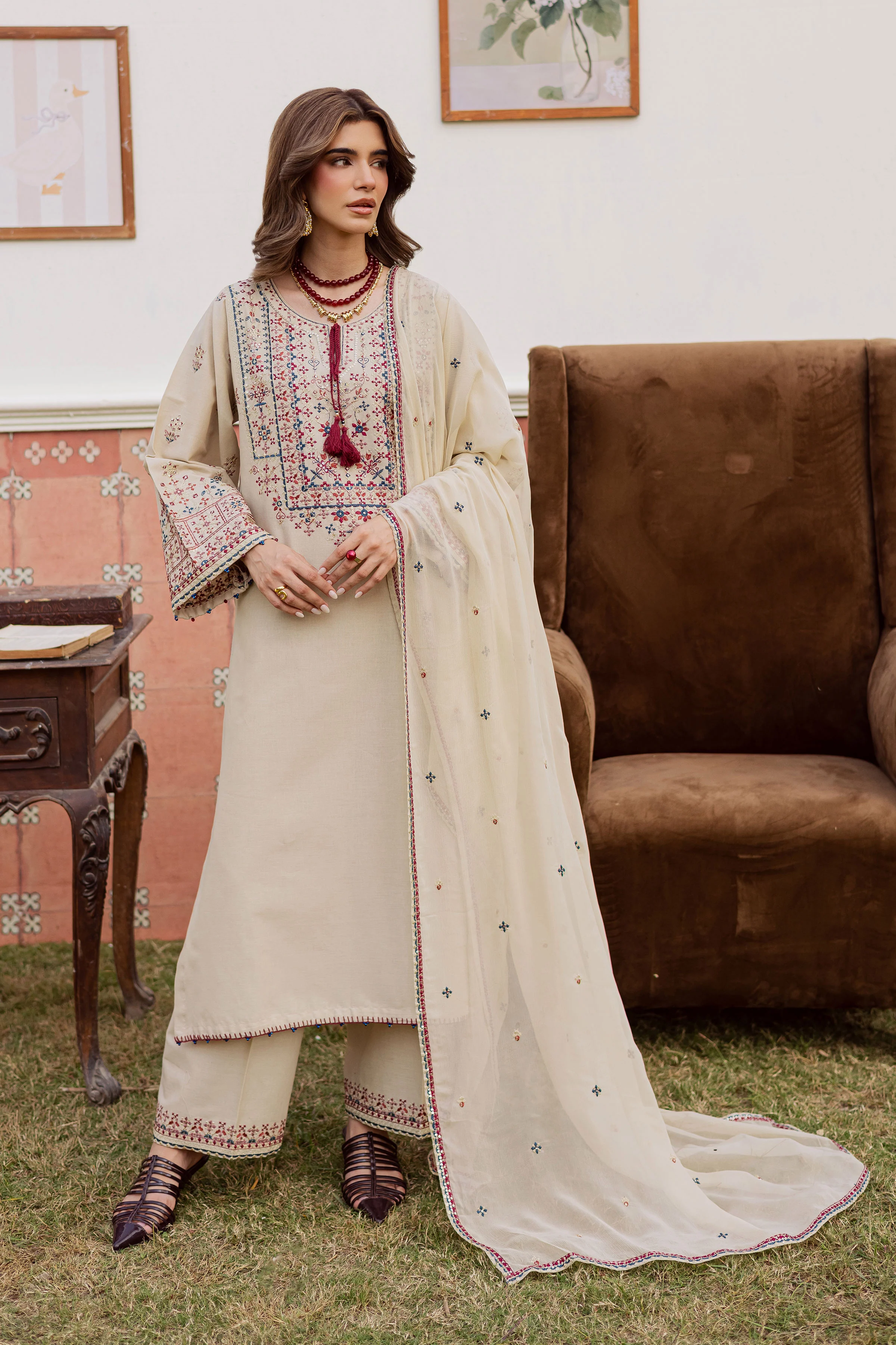 Nahin 3Pc - Embroidered Khaddar Dress - Image 4